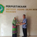 Penyerahan Sumbangan Buku “Peradilan Islam” Memperkaya Koleksi Perpustakaan IAIN Manado