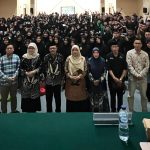 PBAK IAIN Manado 2025 Ditutup, Ketua Senat Sematkan Jas Almamater Mahasiswa