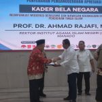 Rektor IAIN Manado Terima Anugerah Kader Bela Negara pada Workshop “Jadilah Pahlawan, Wujudkan Generasi Emas 2045”